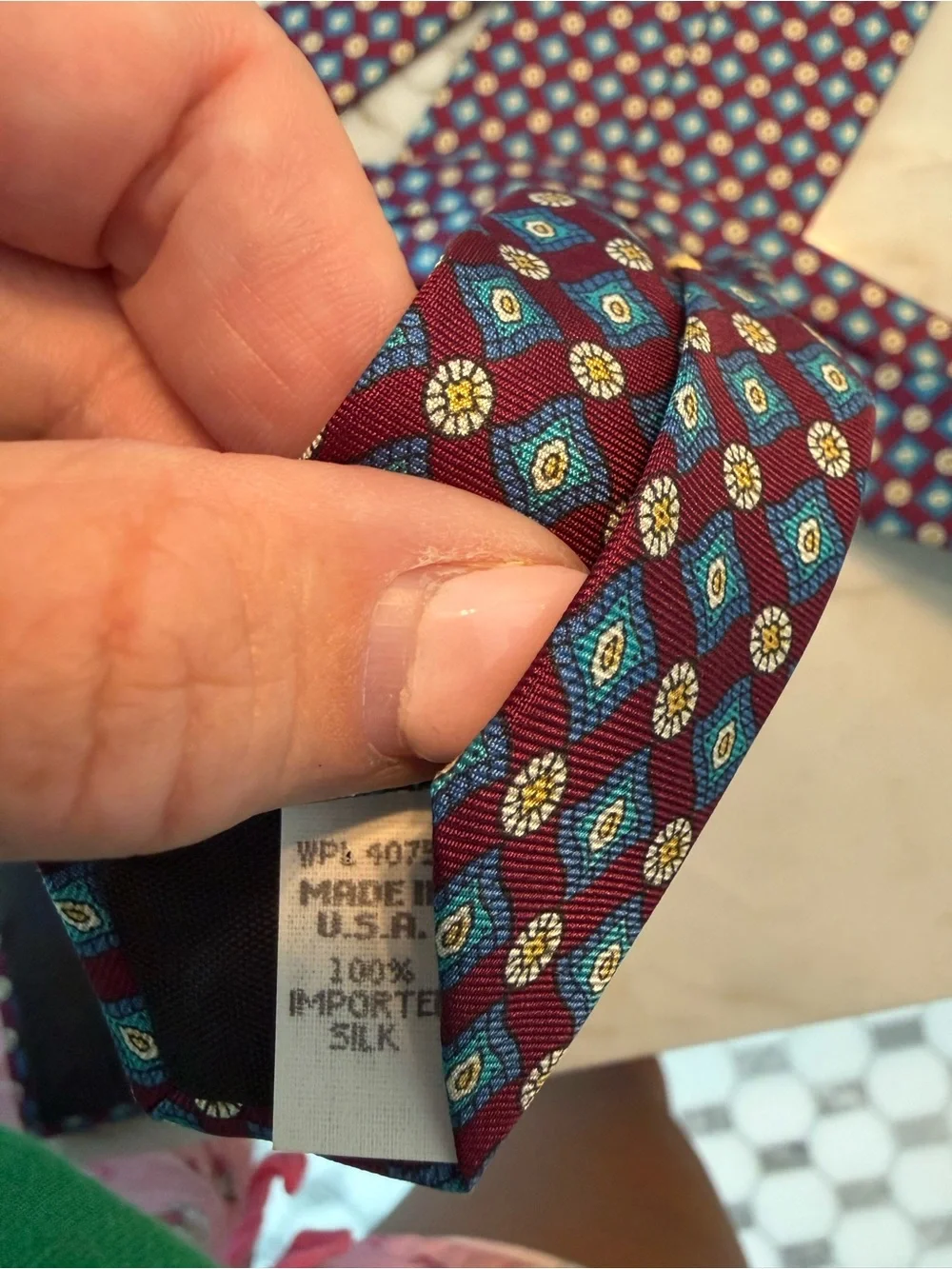 Spencer & Lowe Classic Men's Burgundy Geo-Pattern Silk Tie